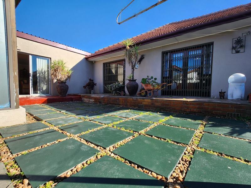 3 Bedroom Property for Sale in Churchill Estate Western Cape